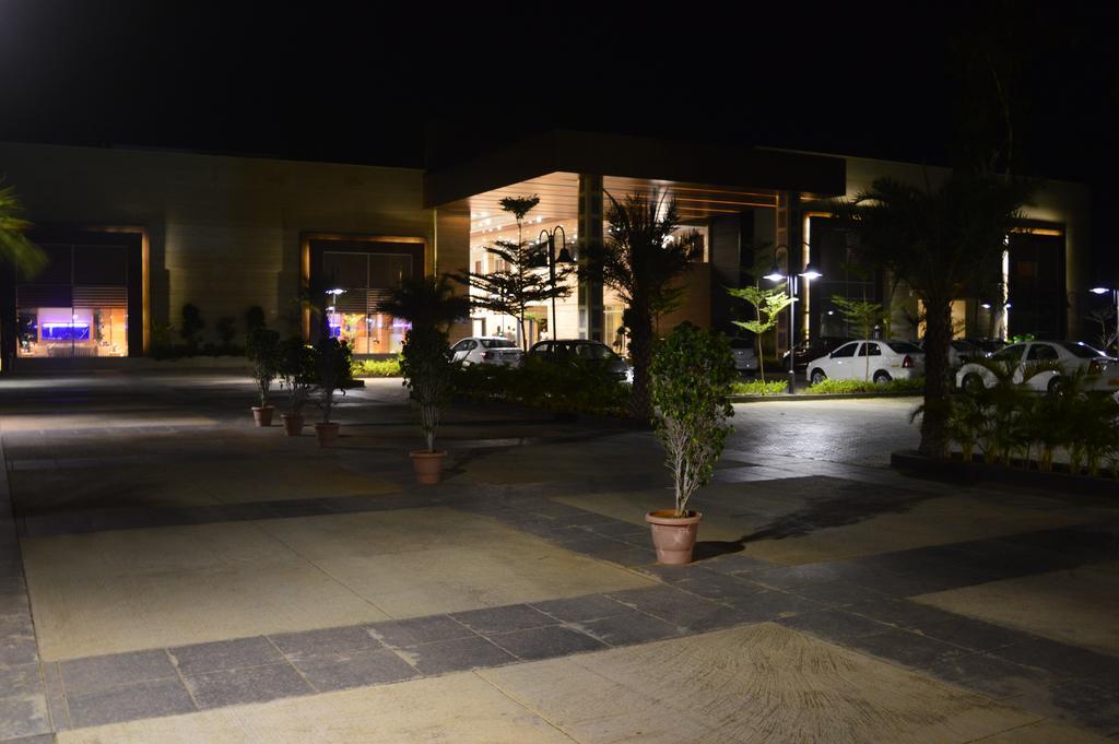 Welcomhotel By Itc Hotels, Kences Palm Beach, Mamallapuram Buitenkant foto